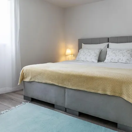 Charming Seaside House * Pag Town