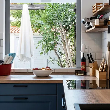 Charming Seaside House Вилла Паг