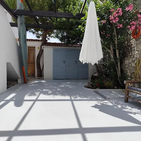 Charming Seaside House Villa Pag Town