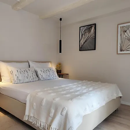 Charming Beachfront House With Office Villa