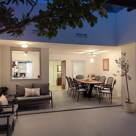 Charming Beachfront House With Office Villa *