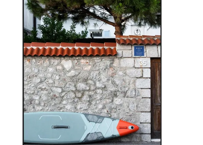Charming Seaside House Vila