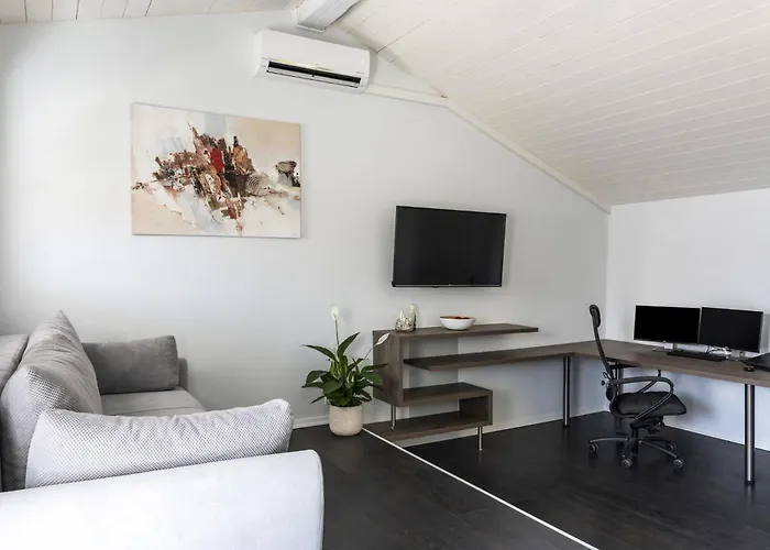 וילה Charming Seaside House *