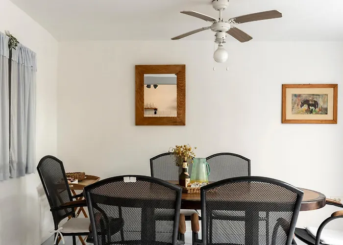 Charming Seaside House וילה פג